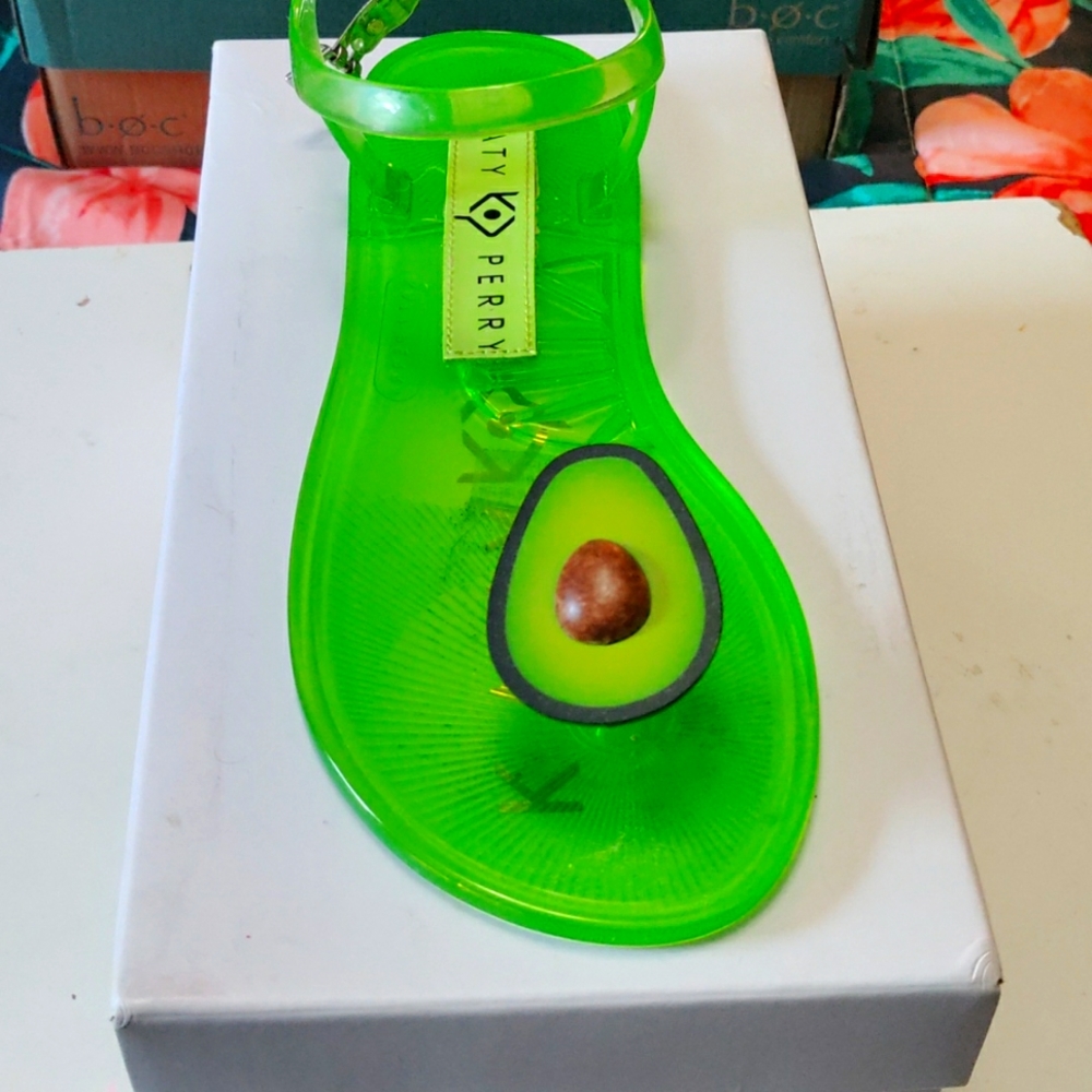 Katy Perry the Geli sandal (avocado)